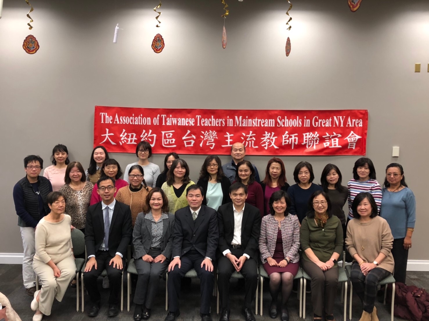 全體合影留念。