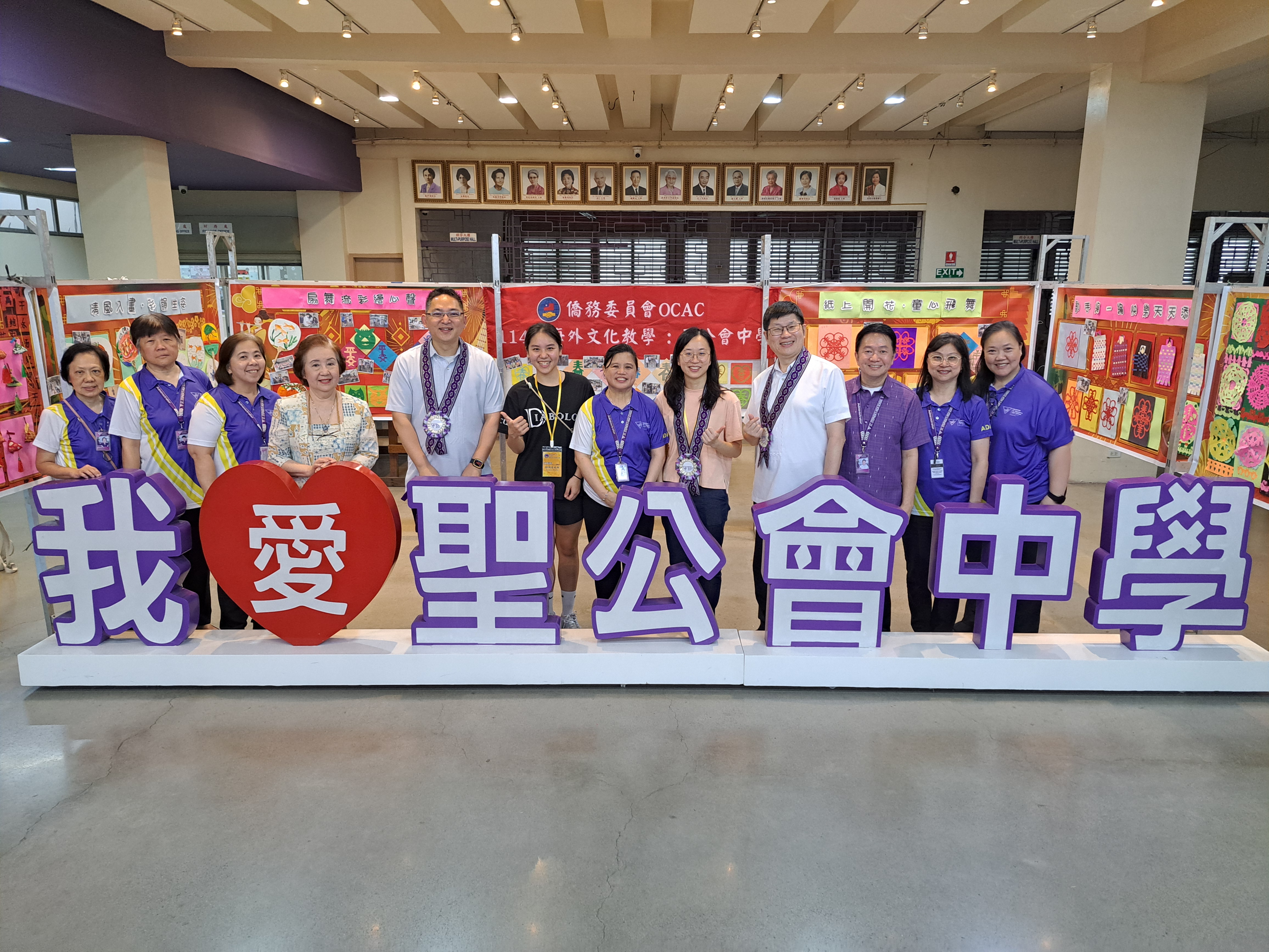 全體師長、貴賓與學生們在成果展後合影，共同留下難忘回憶。