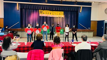 梅山臺灣華語文學習中心學生合唱「甜蜜蜜」發音標準，優美動聽，驚豔全場。