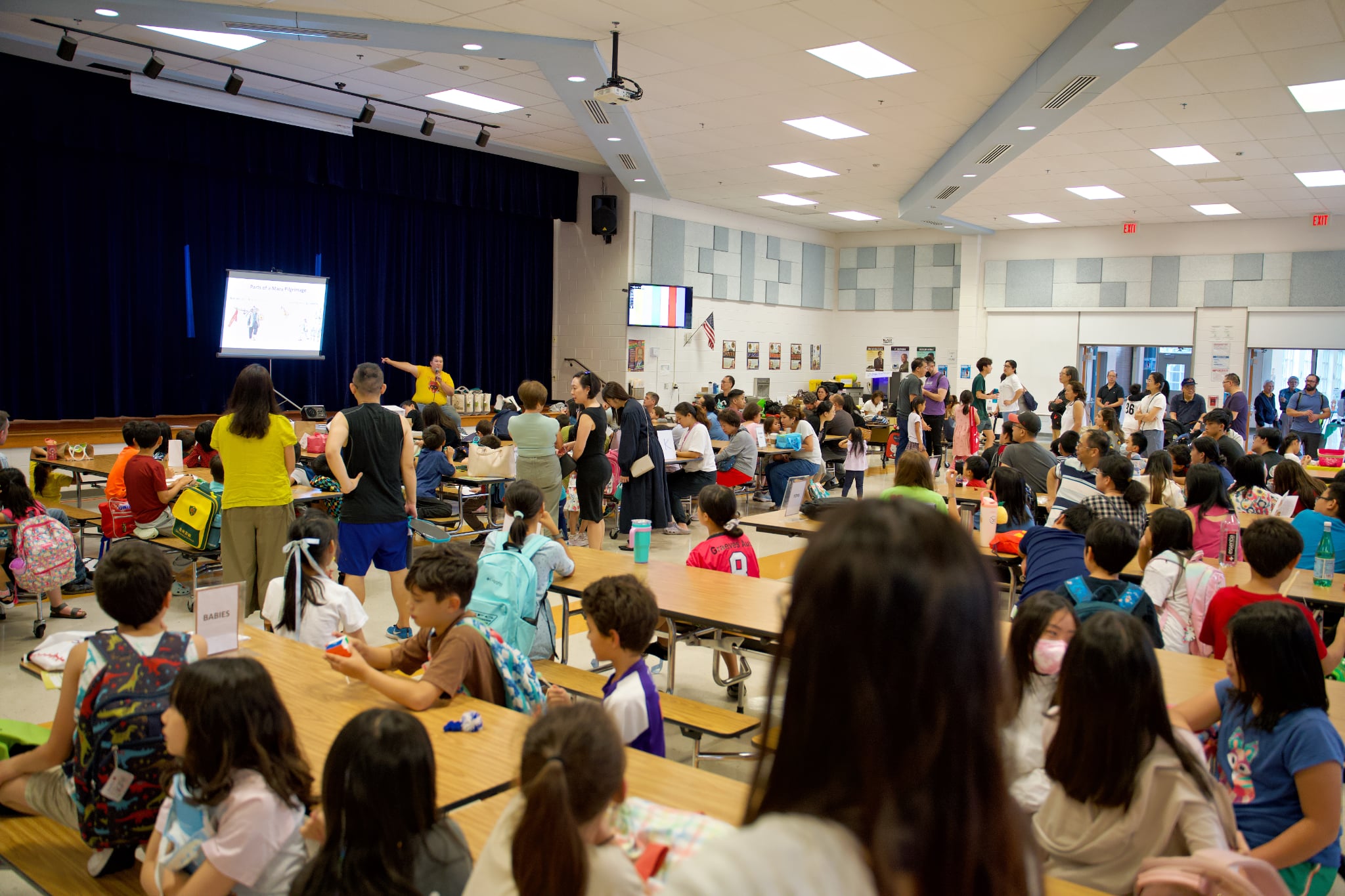 本次文化活動吸引54位成人華語班學生參與課堂學習，並有超過350位民眾走進校園