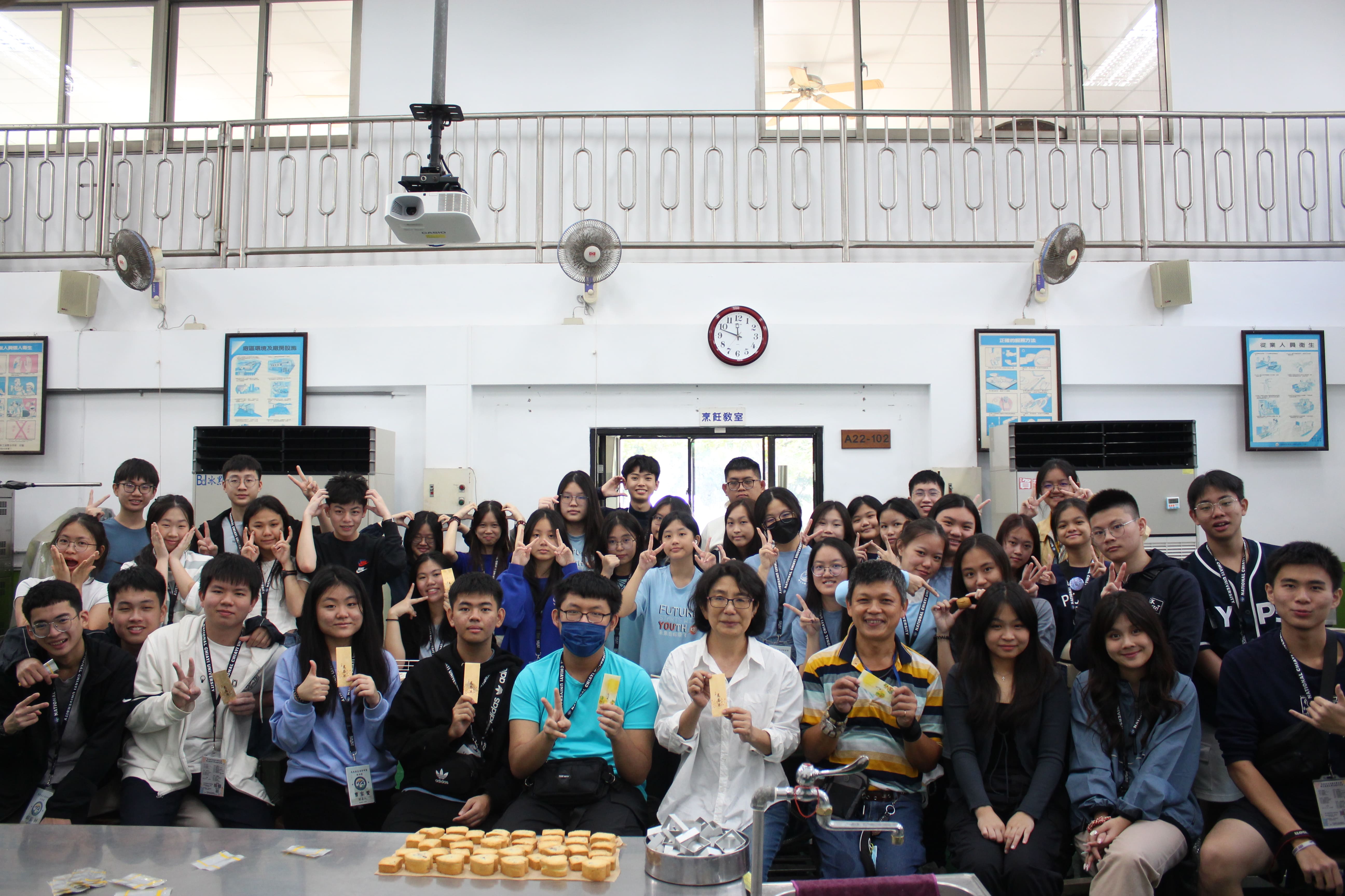 嘉義大學製作鳳梨酥活動