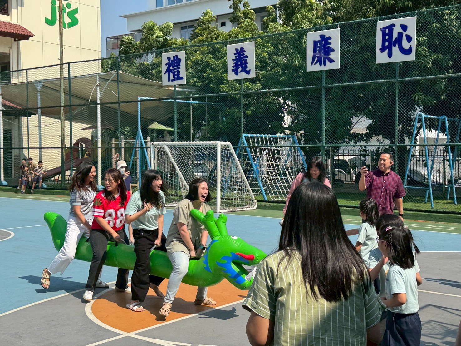 媽媽們躍躍欲試