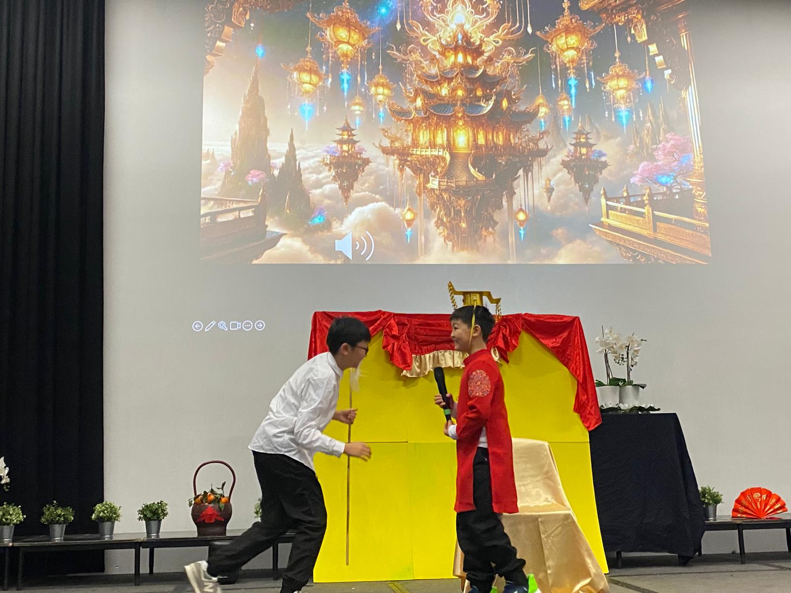 全校師生通力合作，以舞台劇方式表演《十二生肖的故事》