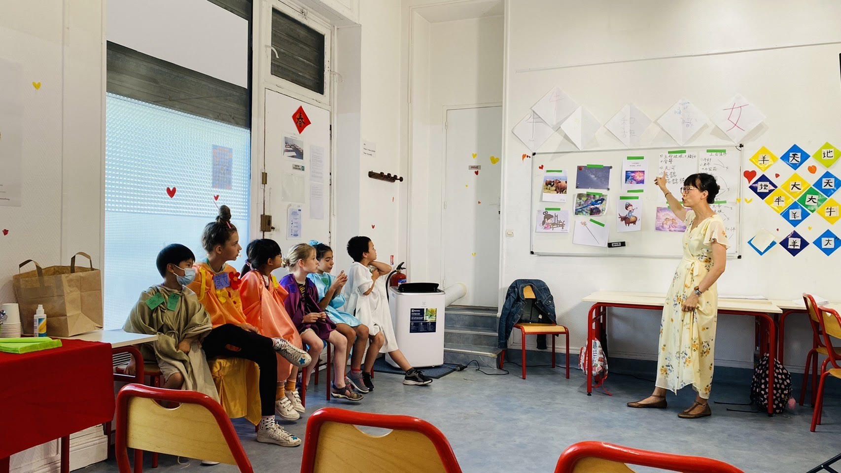 老師向學員們敘說牛郎織女的故事