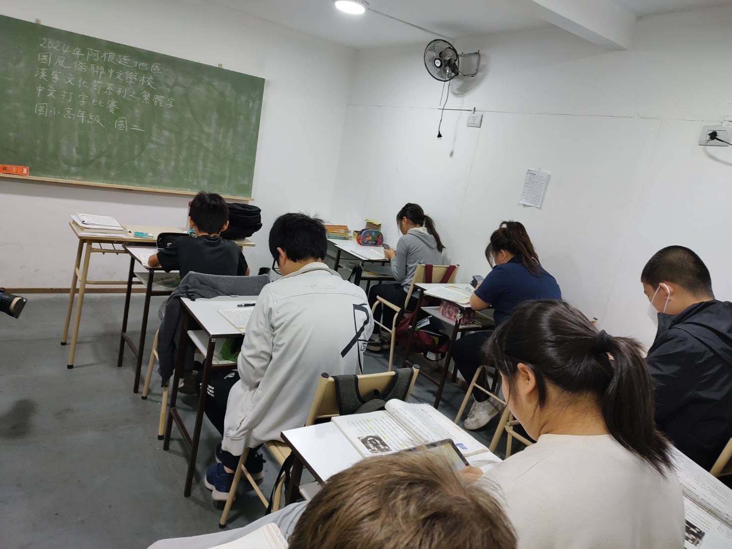 聚精會神的學生