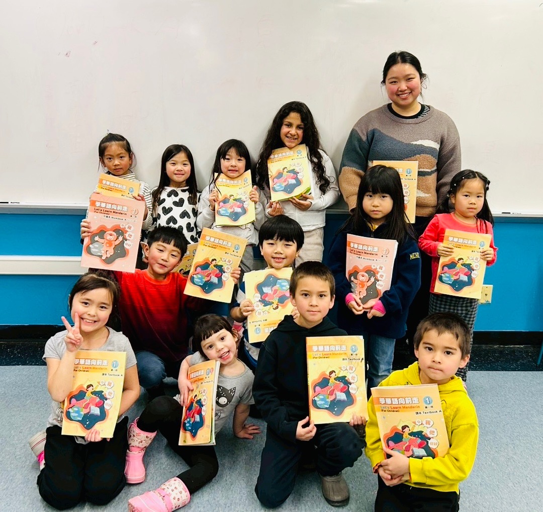 一年級師生開心完成認字馬拉松活動合影