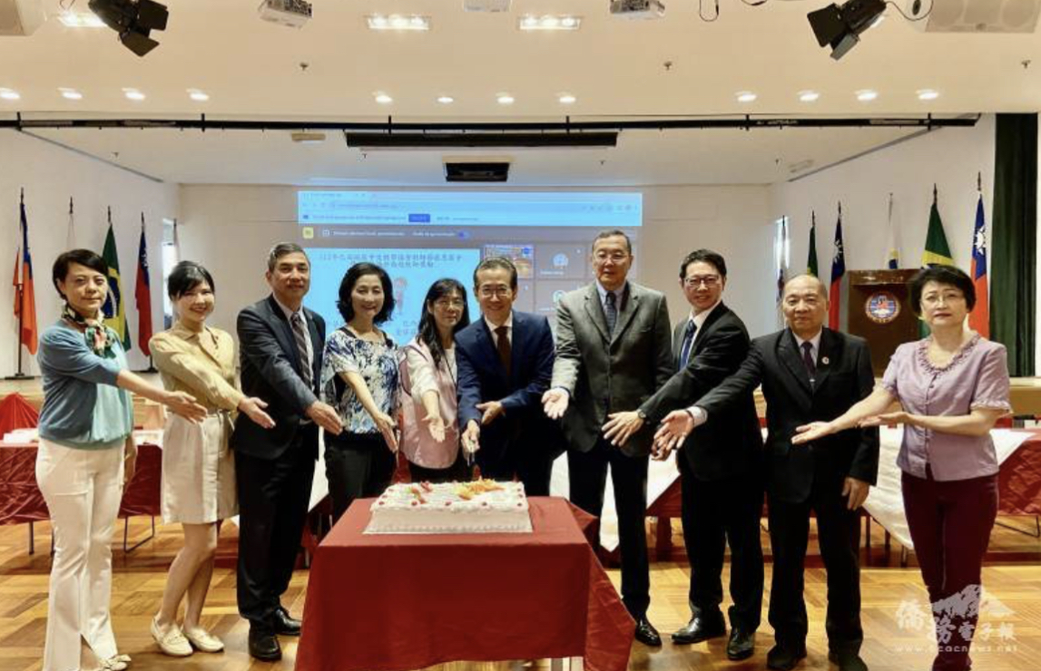 貴賓們合切教師節大蛋糕