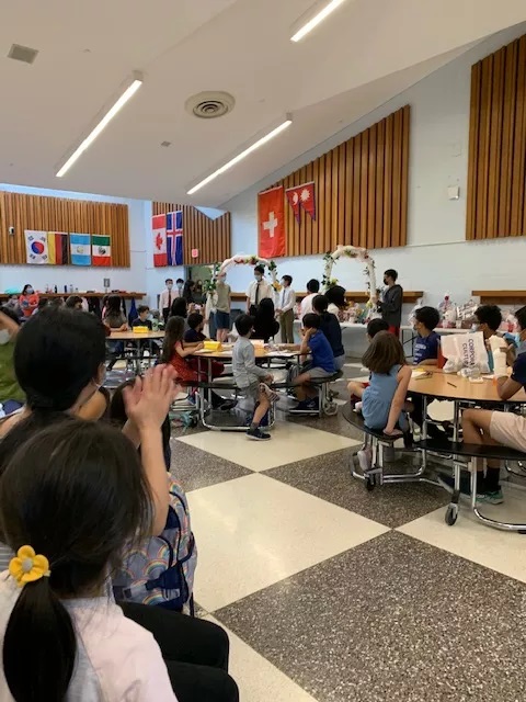 麻州中部中文學校畢業生入場