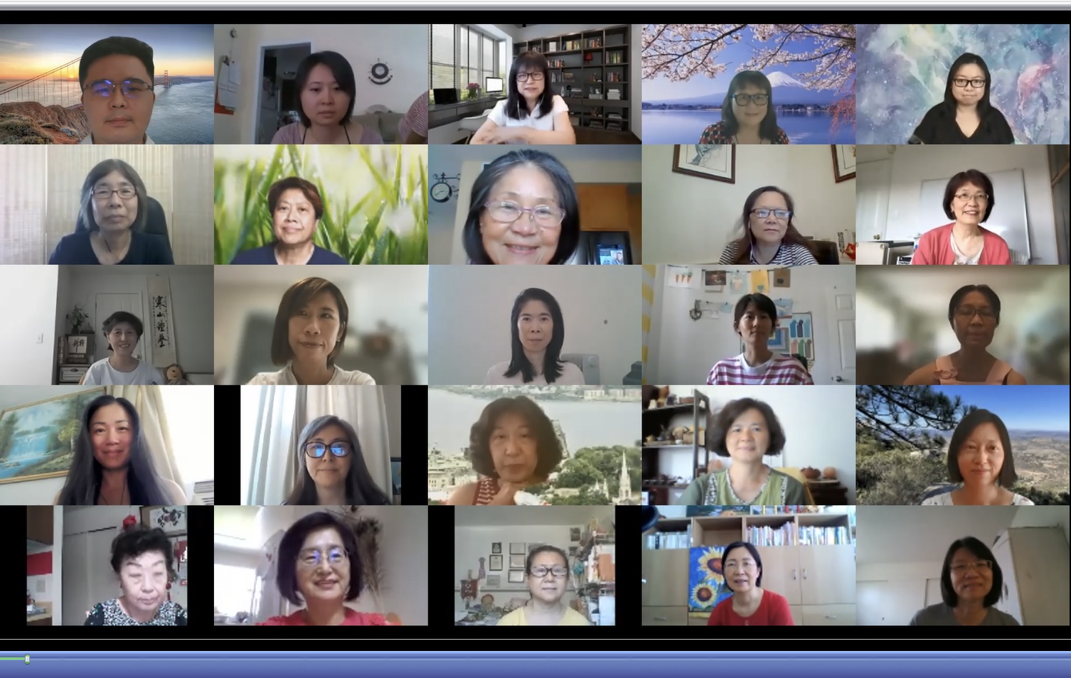 老師網路合照之一。