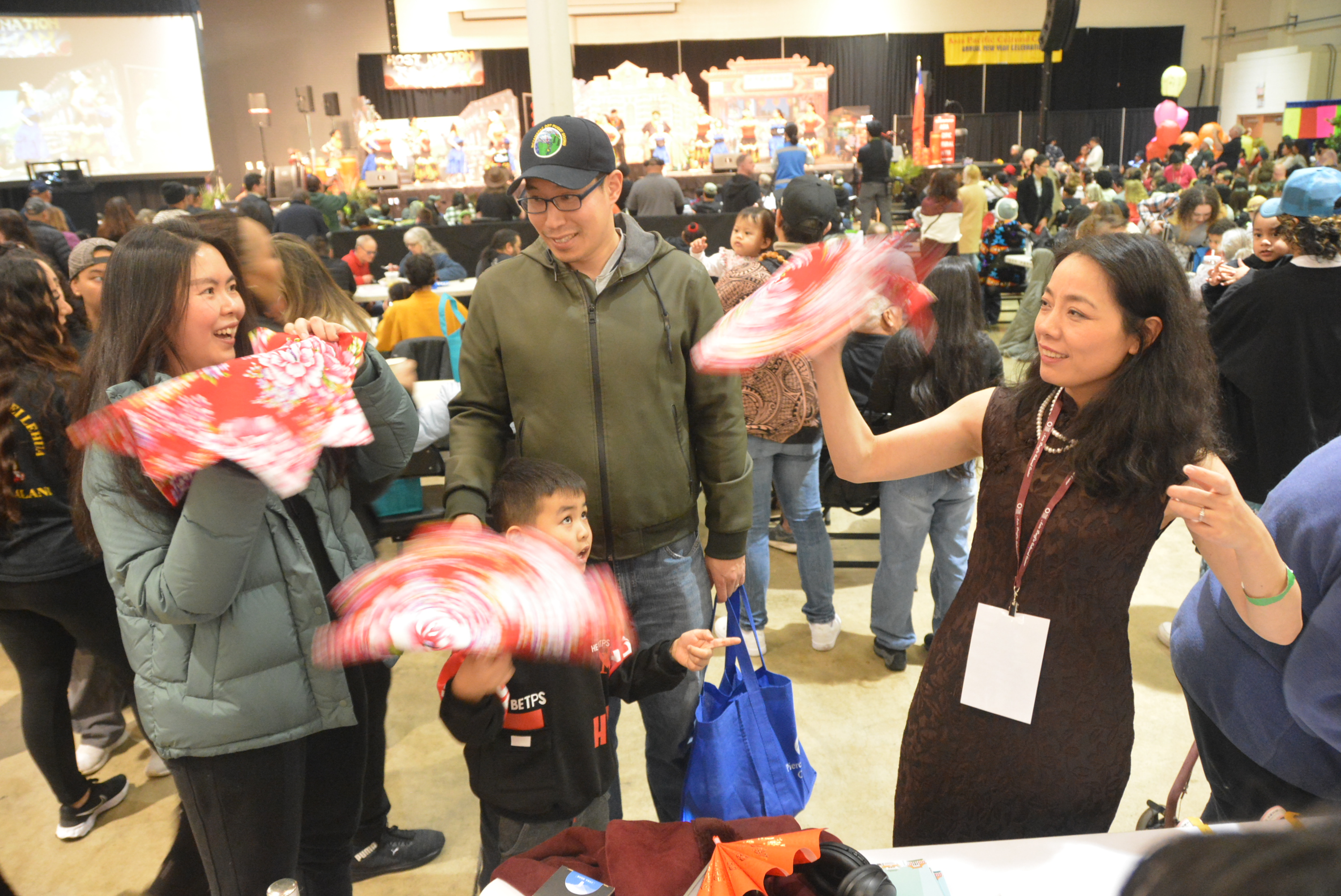 客家花布轉毯互動