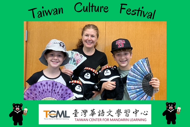 參與者與臺灣黑熊玩偶合照，留下美好回憶