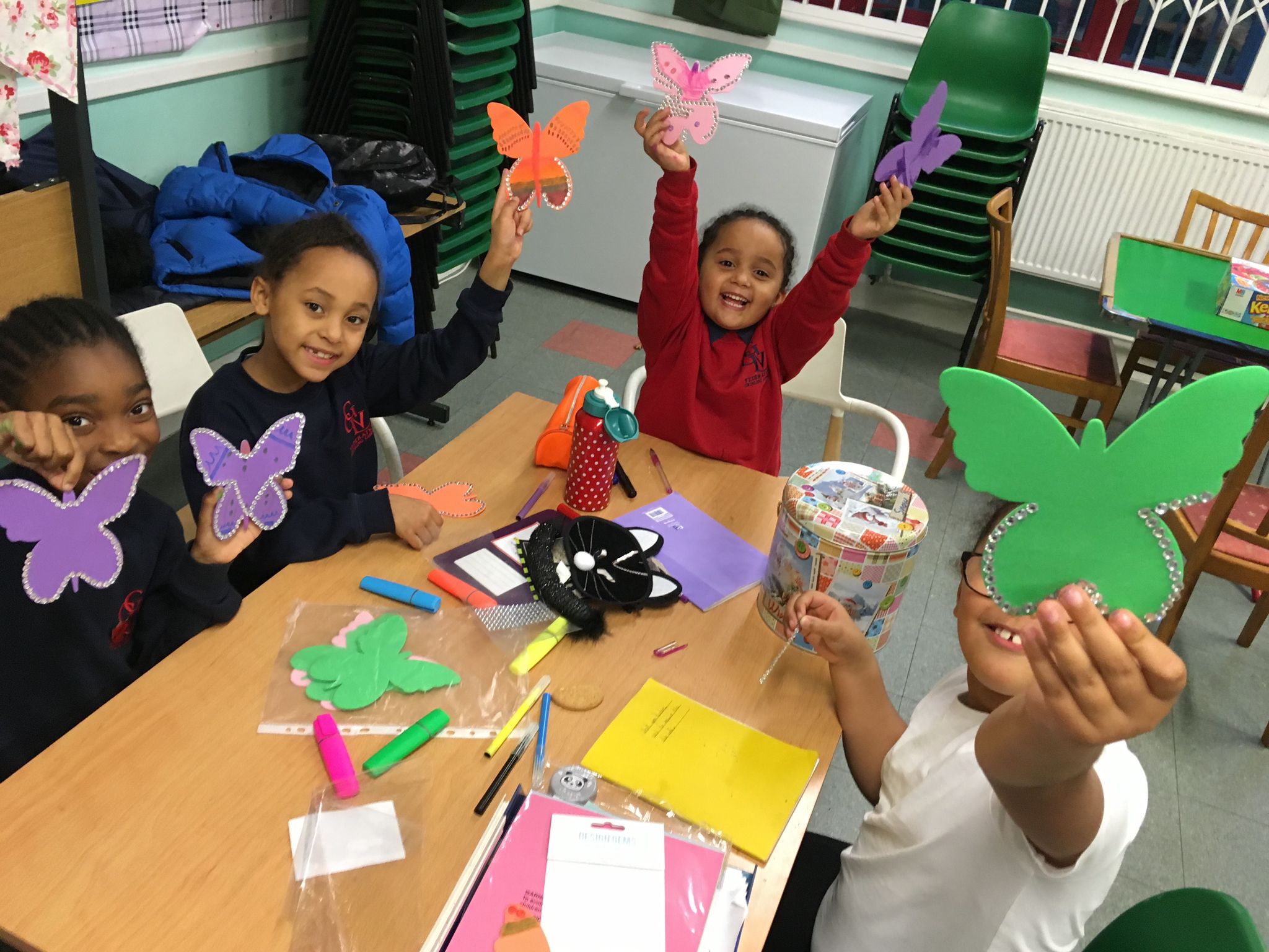 英國倫敦中華學校舉辦2024漢字文化節「母親／父親節卡片設計」與「注音／查字典」比賽2