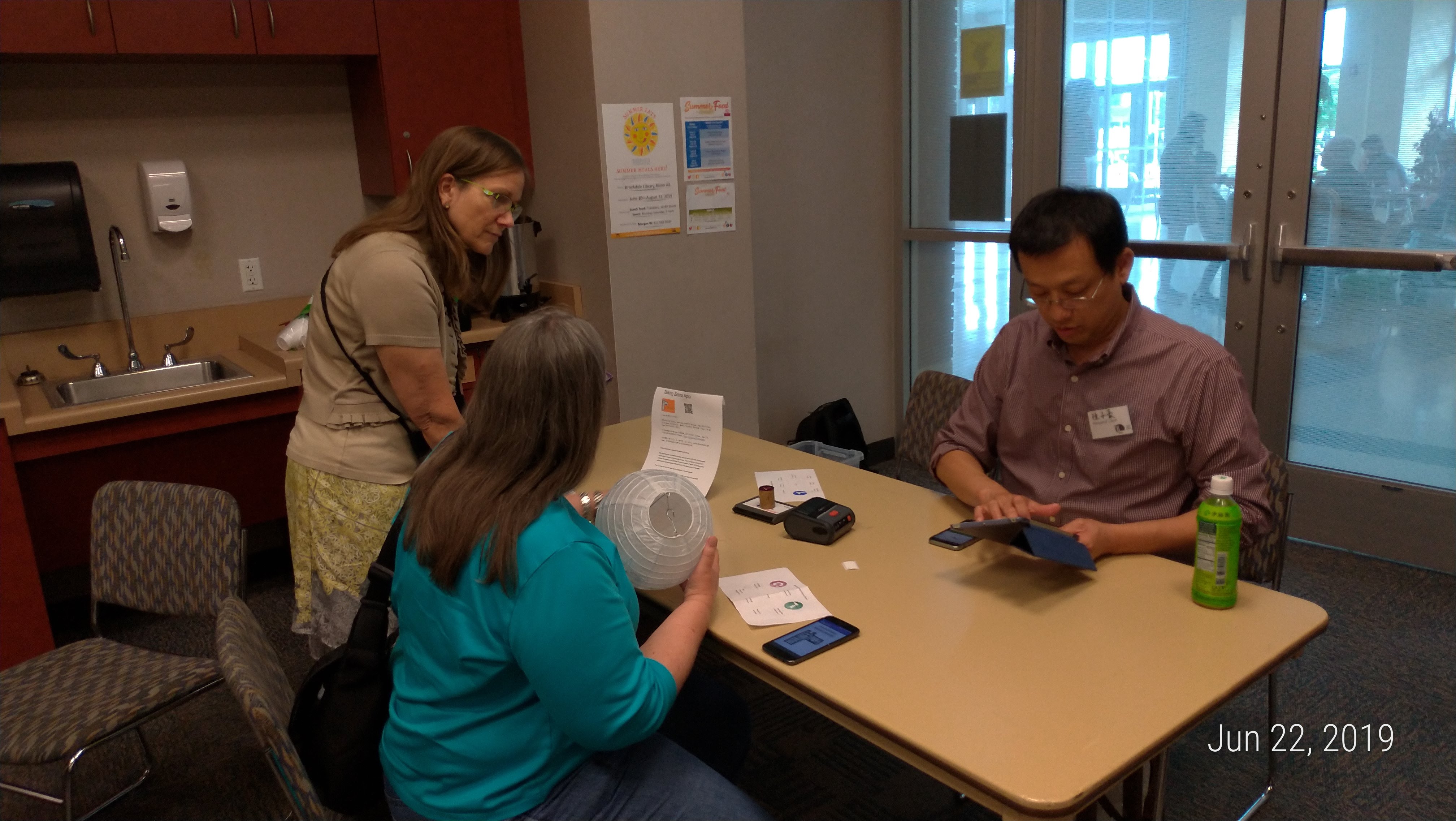 活動現場的活動攤位之一：Talking Zebra APP 展示及安裝