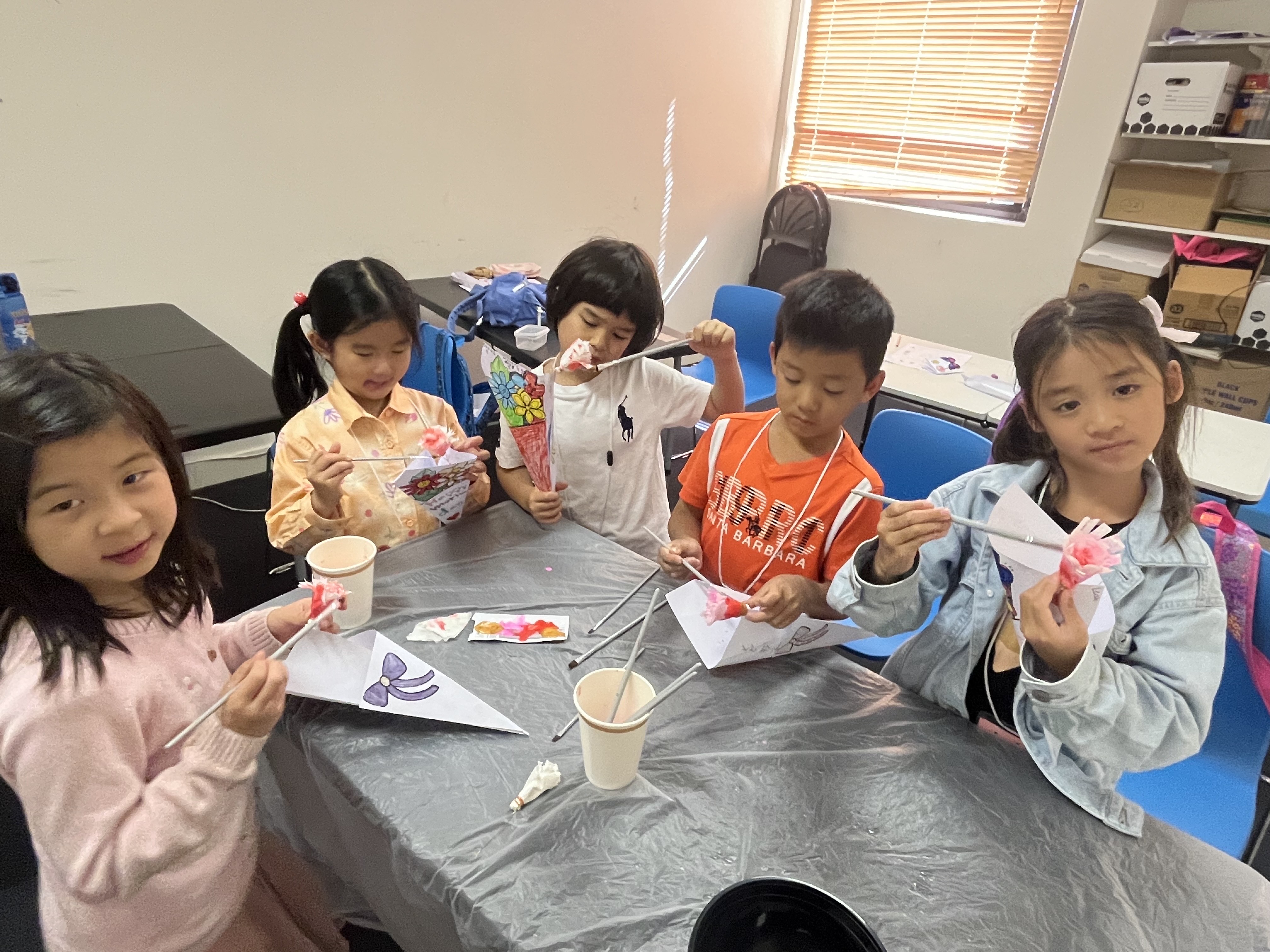 雪梨臺灣學校舉辦自然科學實驗、藝術創作、團隊遊戲和美食體驗營隊2