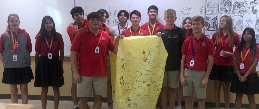 學生製作天燈書寫漢字詞語