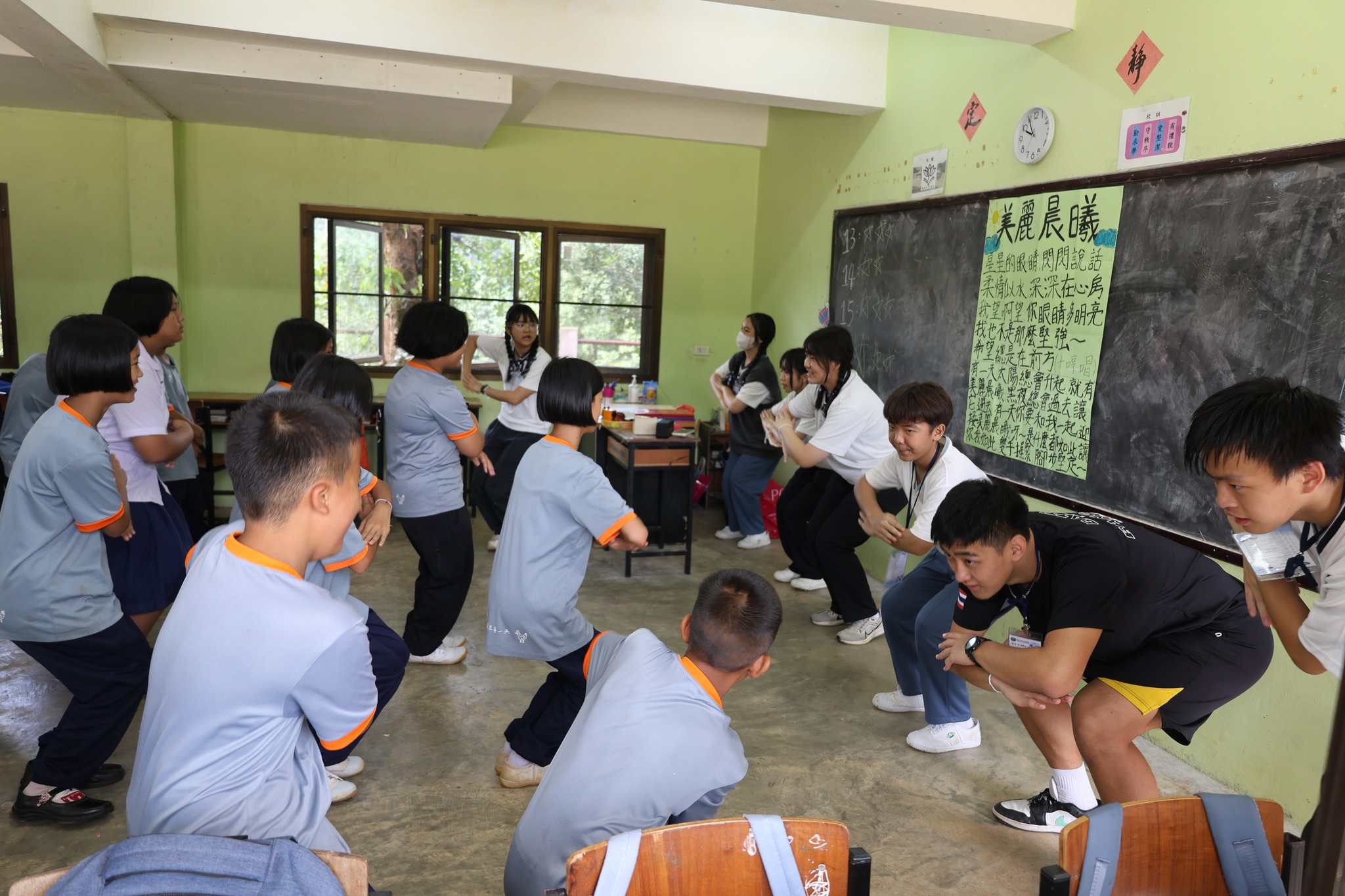 中文歌曲中總是有優美的語詞，唱跳之間，也認識了不少詞彙喔。