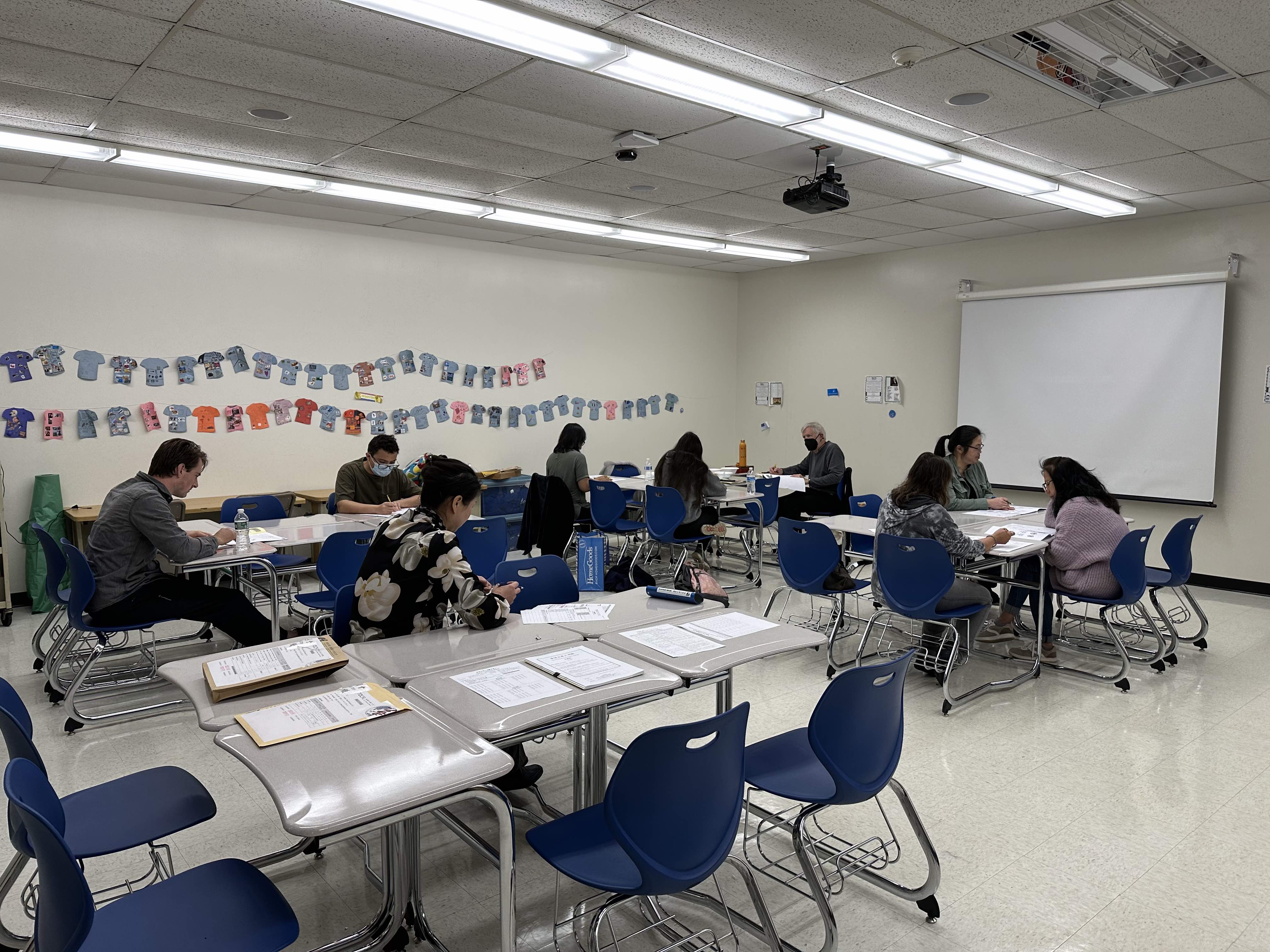 新海臺灣華語文學習中心學生考試中