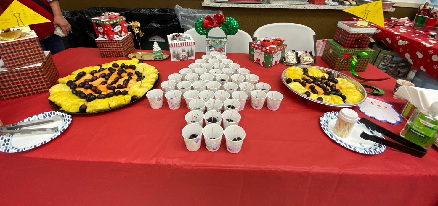 本會活動組精心擺設提供的點心水果