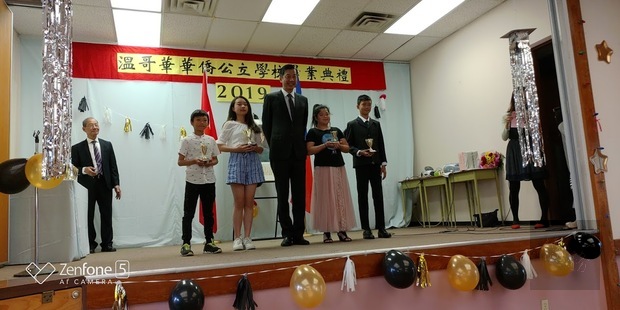 溫哥華華僑公立學校畢典 離情也依依2