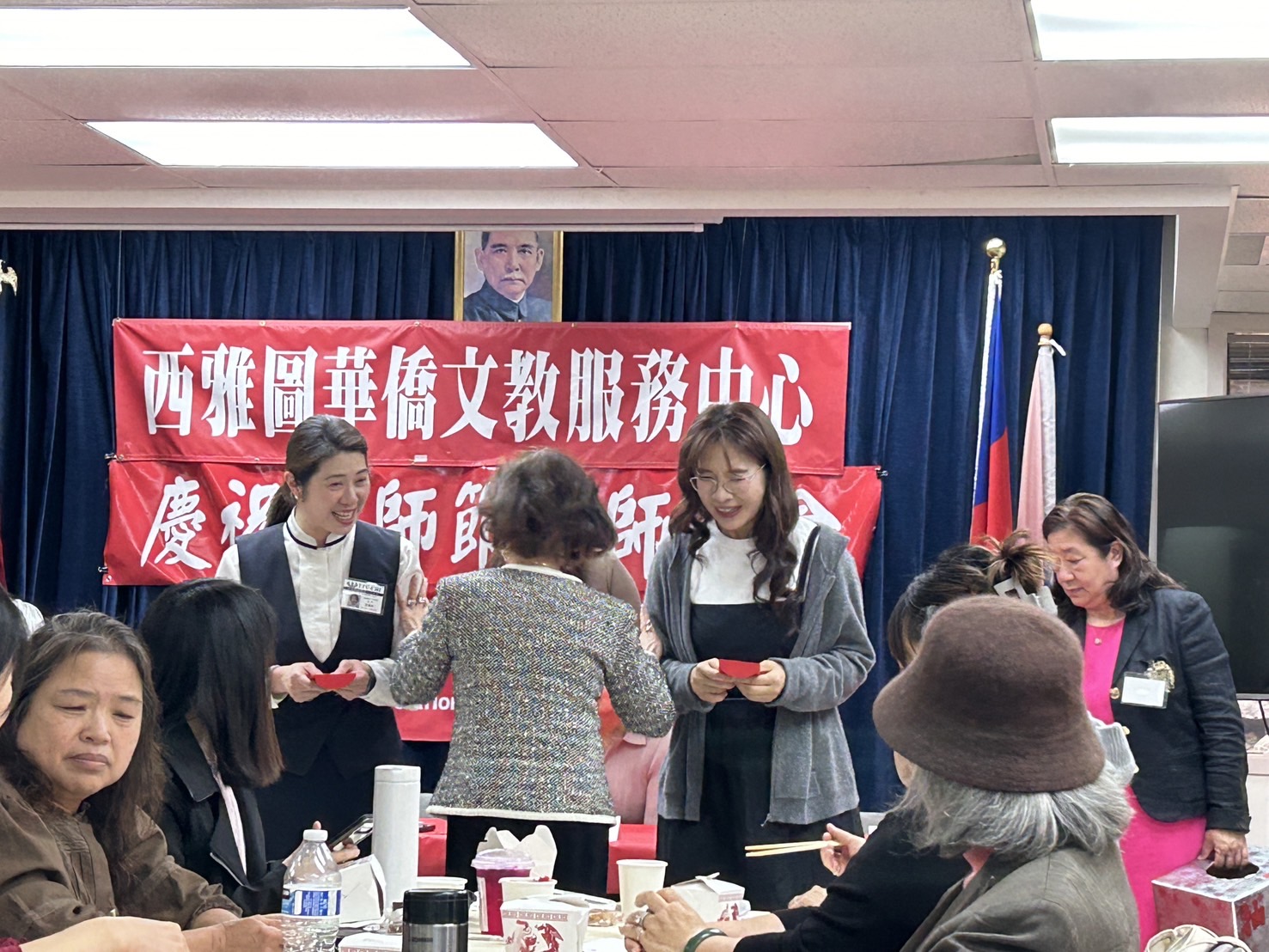 開心抽到紅包的老師們