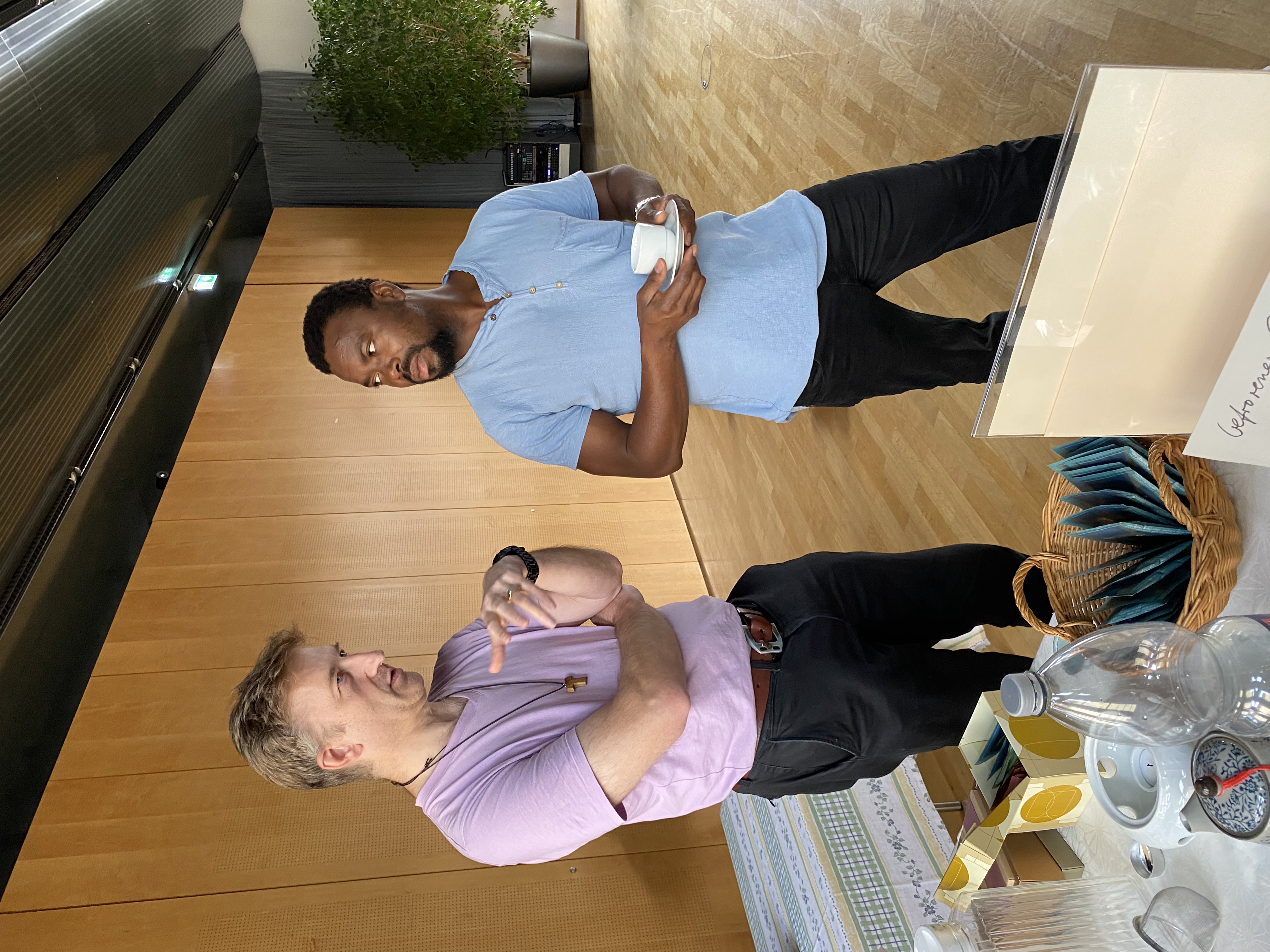 康斯坦茨市國際處處長Dr. Tchakoura 博士(右)蒞臨會場品茶。