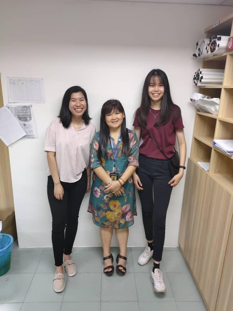 李宛澐教師與學生合影