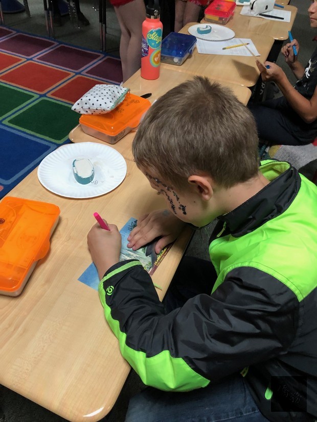 Draper Elementary School學生製作猶他風景卡片