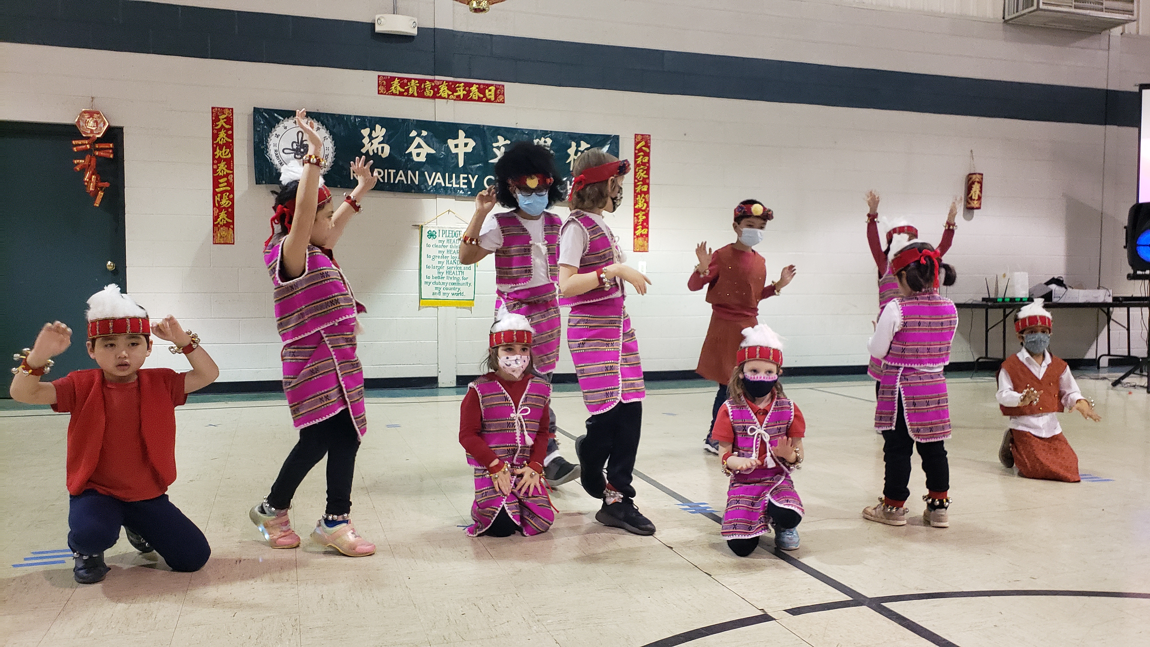 可愛的小朋友 民族舞蹈表演 生動活潑