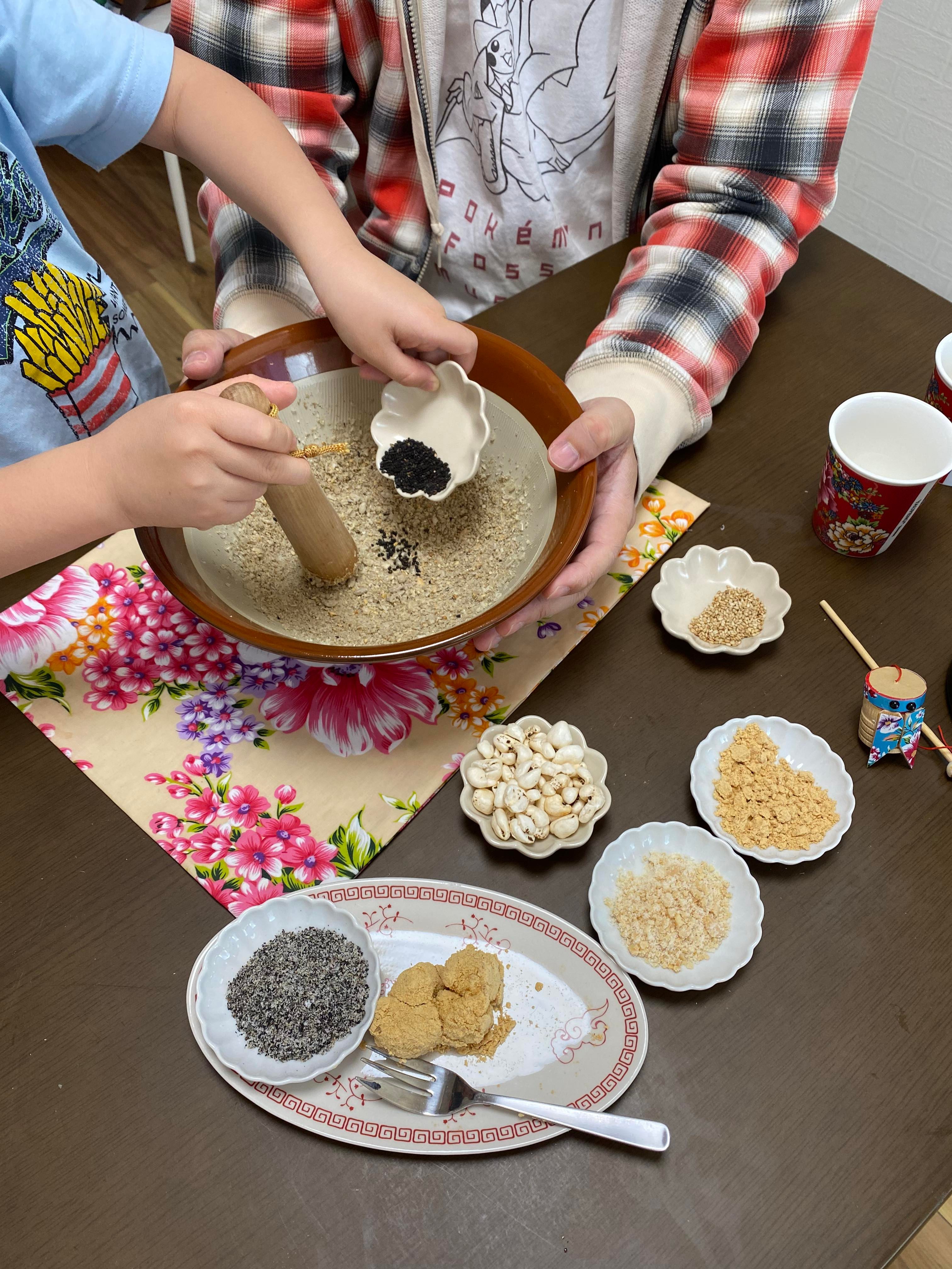 接著便開始今天的重頭戲-客家擂茶體驗