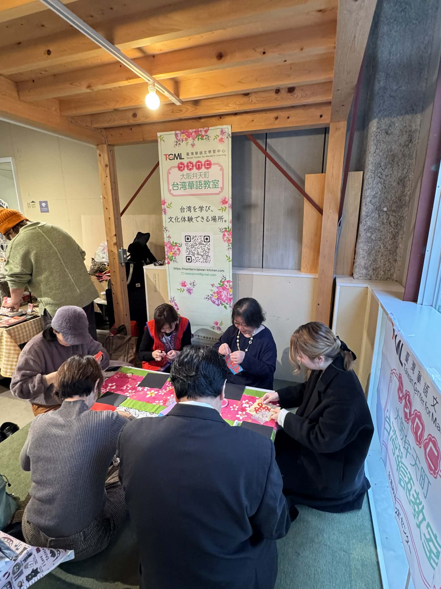 日本民眾體驗臺灣剪紙文化