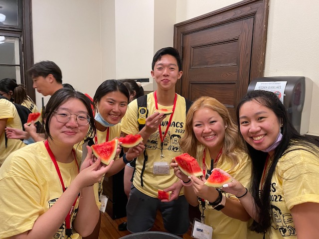 輔導員們的小確幸，大啖西瓜