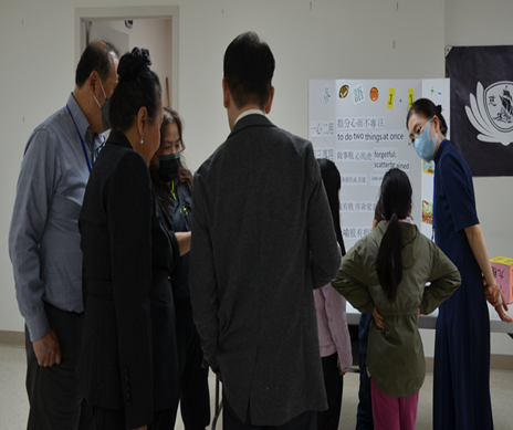 貴賓參觀成語學習營學員分組學習