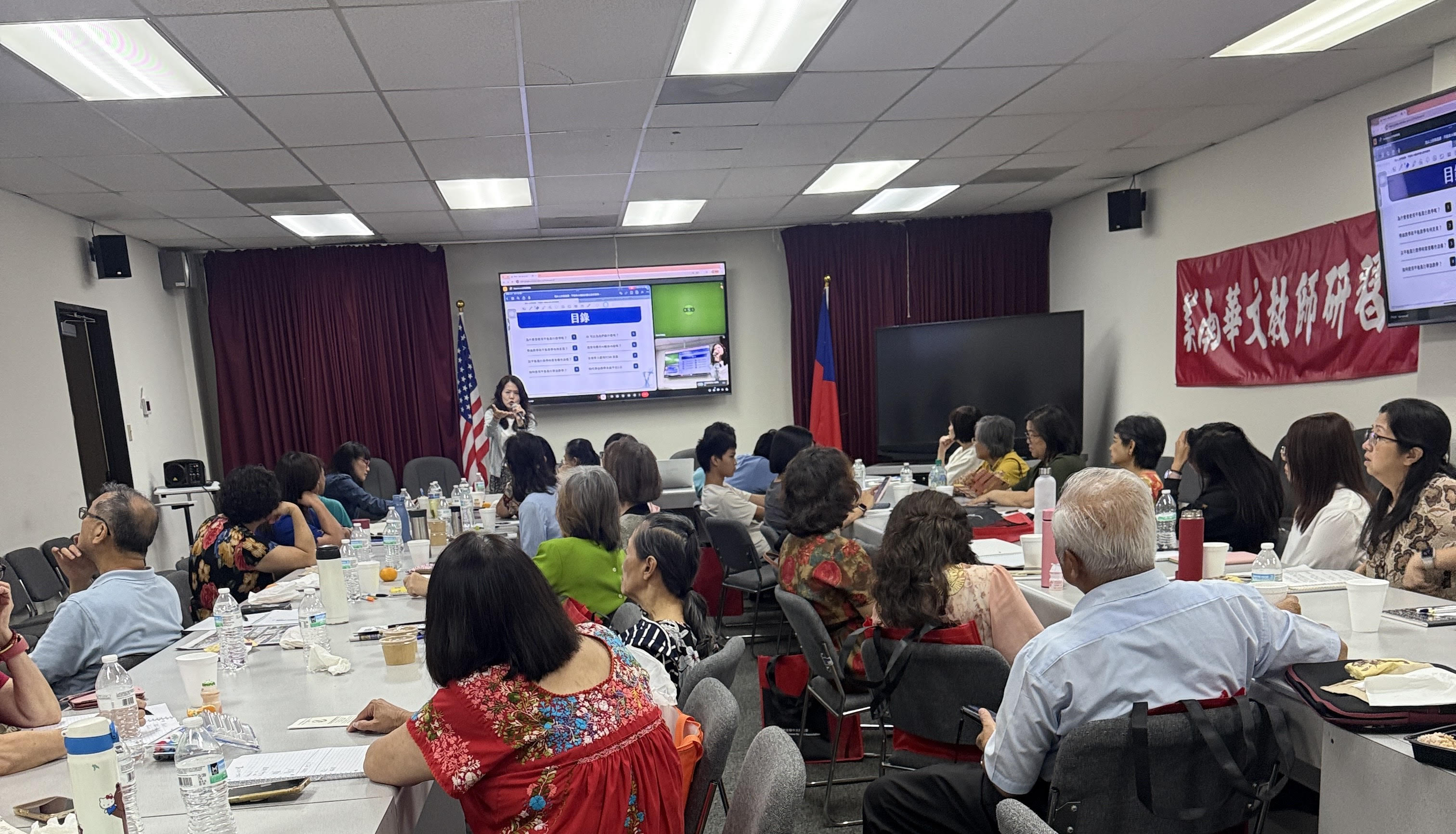 教師出席踴躍專心聆聽