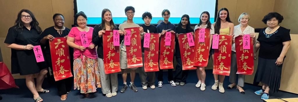 鳳凰城正體漢字文化在鳳凰城中央圖書館舉辦正體漢字宣傳與交流活動.