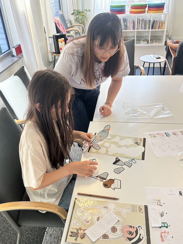 孩子製作自己的皮影戲偶