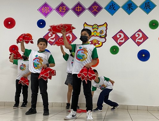 小孩快樂學中文-八角巾舞蹈表演