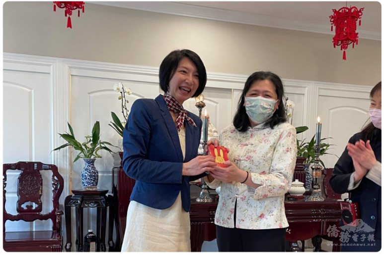 吳曉竹主任及林惠伶校長致詞祝福