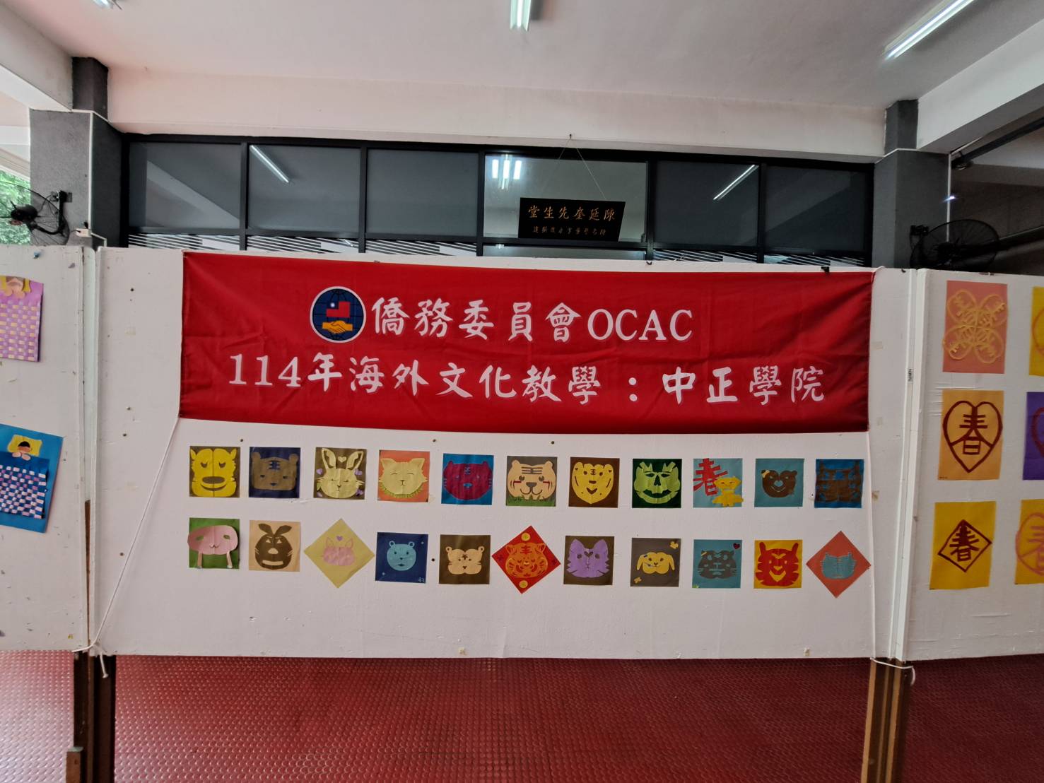 同學們用心創作的手繪美勞作品，展現民俗藝術課程的精彩成果。