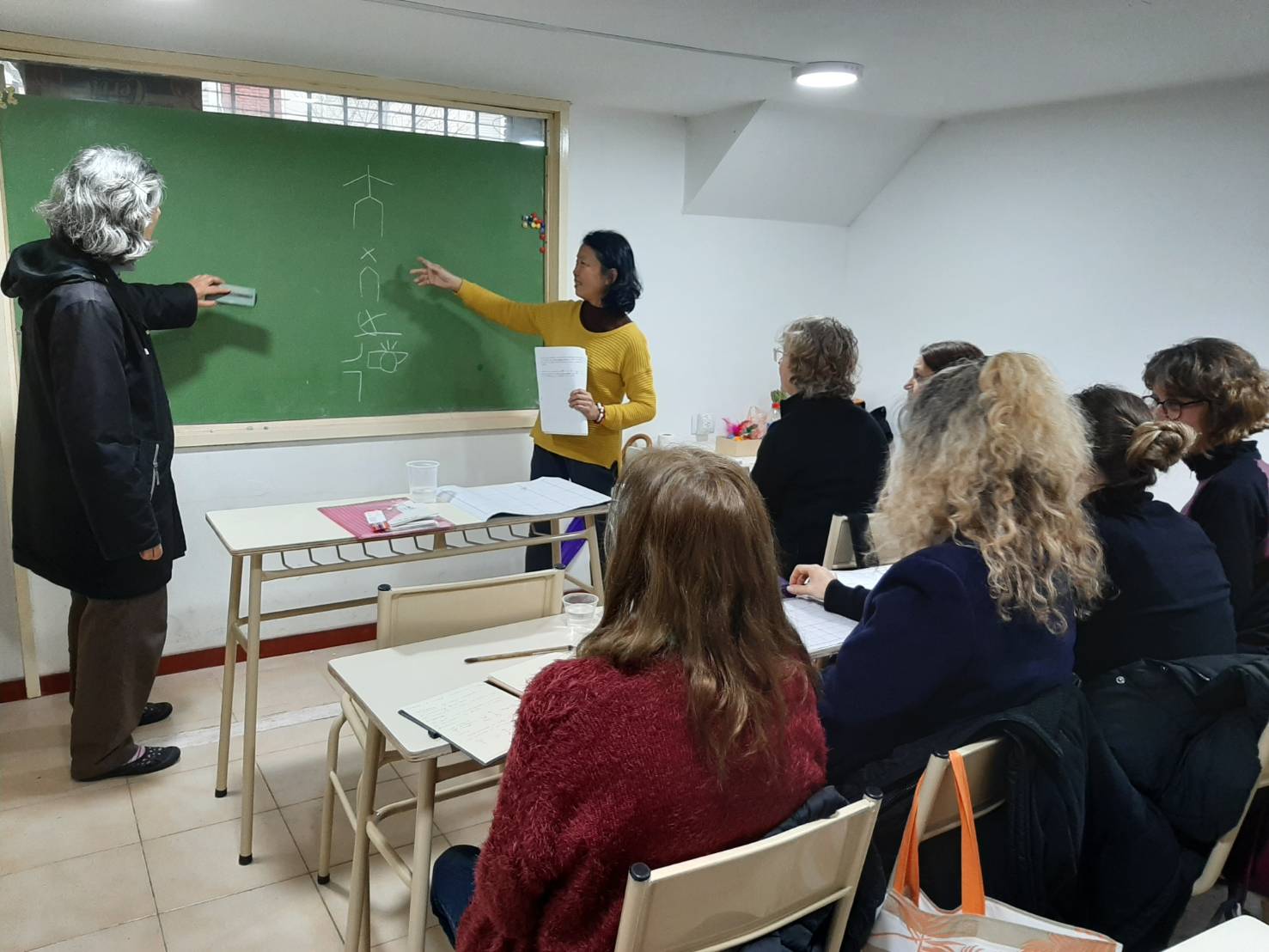 阿根廷人家長中文班學習甲骨文