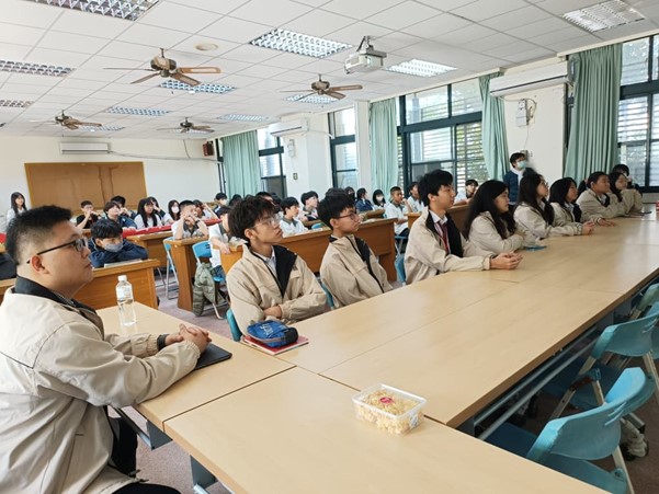 古晉三中學生走進永仁高級中學國中二年級「哈囉南洋」課堂