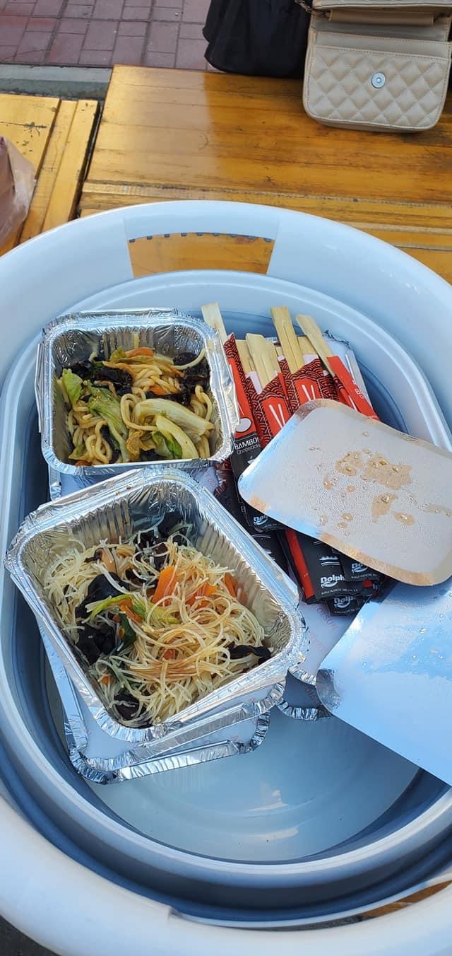 二位老師親自下廚臺灣味炒米粉與炒麵