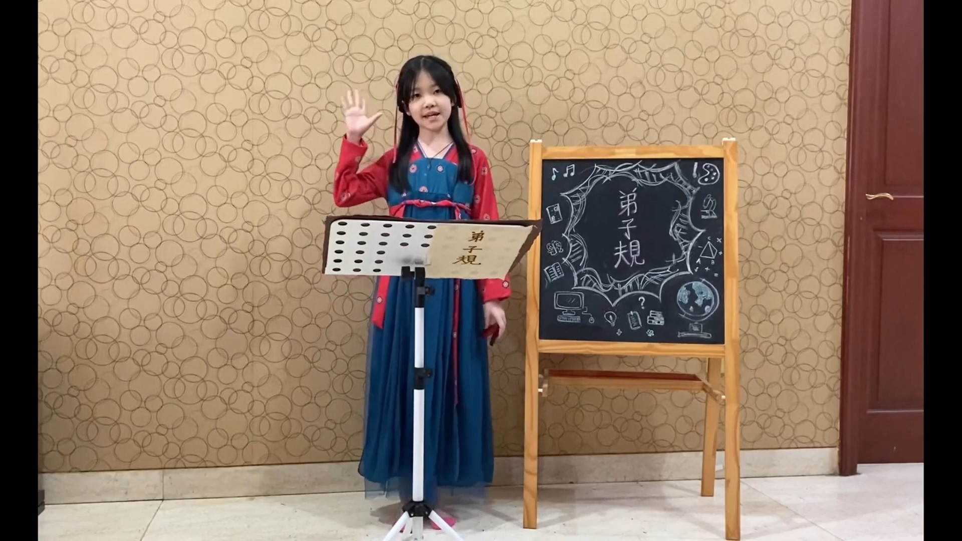 弟子規朗讀比賽高年級組 第三名同學以響板伴奏聲韻。