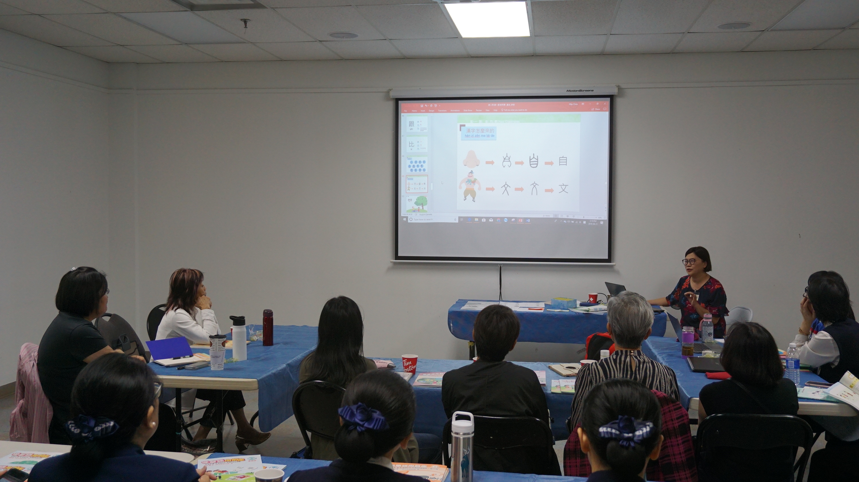 周美燕老師分享教學經驗。