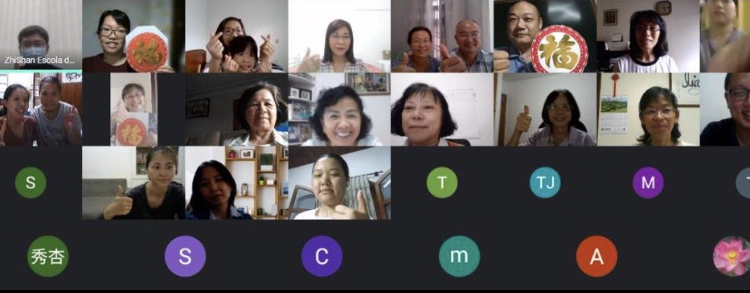 巴西僑校教師們線上參與課程，展示學習成果。