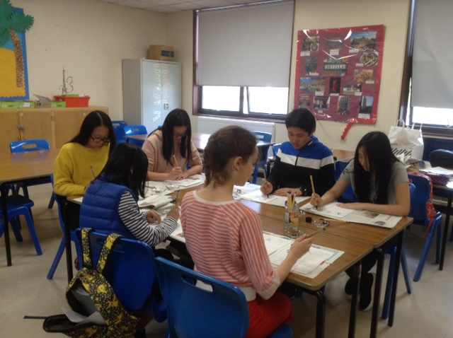 在有限的時間裡，同學必須將所學發揮在比賽之中。