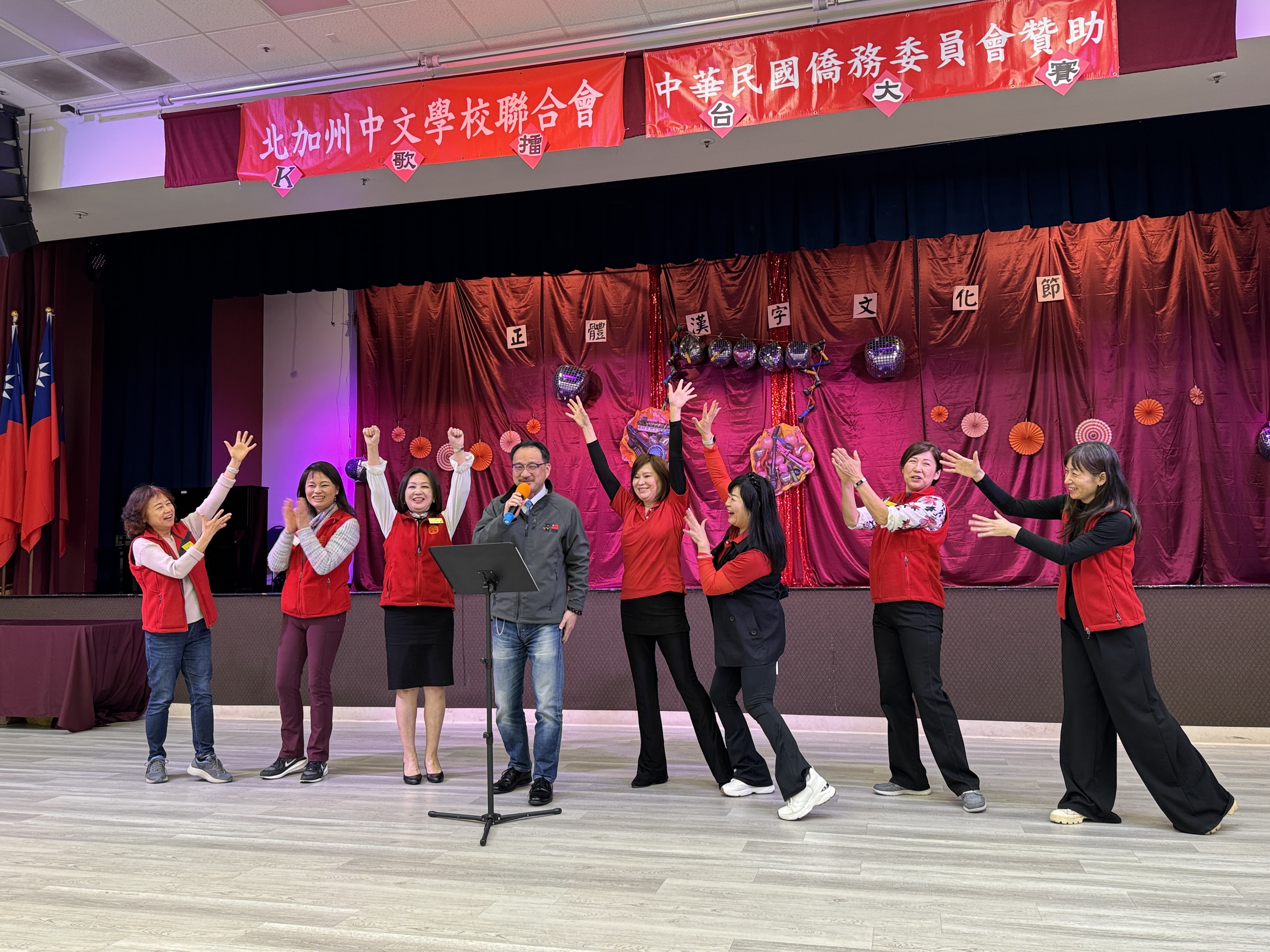 阮副委員長 現場高歌一曲 吻別