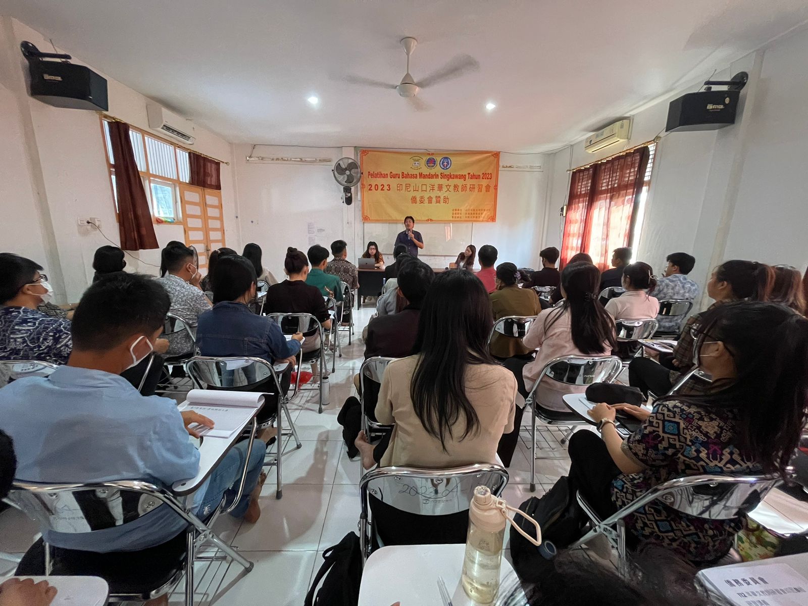 全體學員認真上課