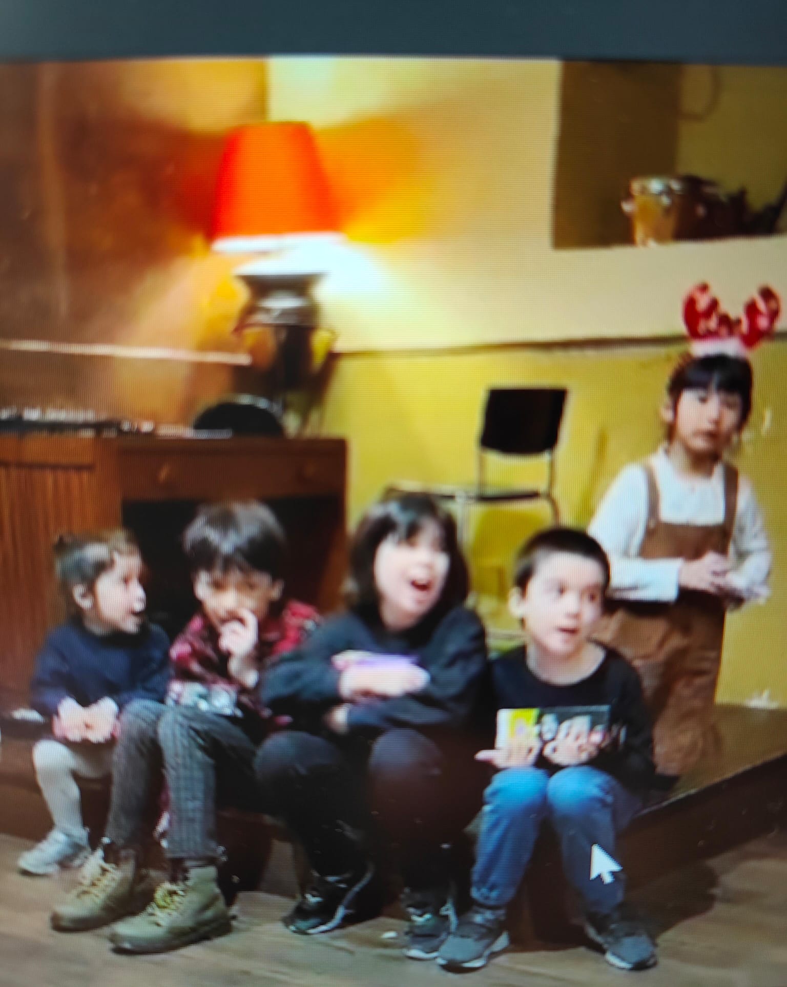 學生用中文說聖誕故事