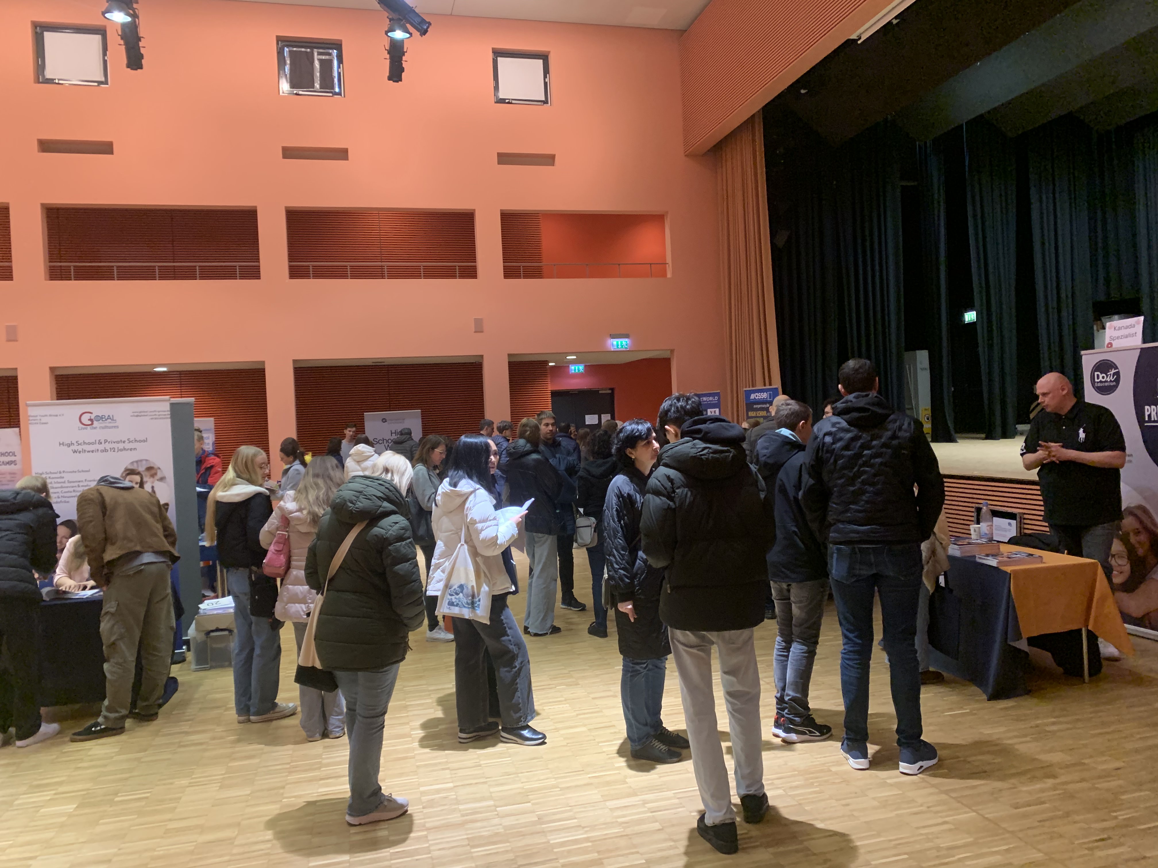 當天參與教育展人數眾多