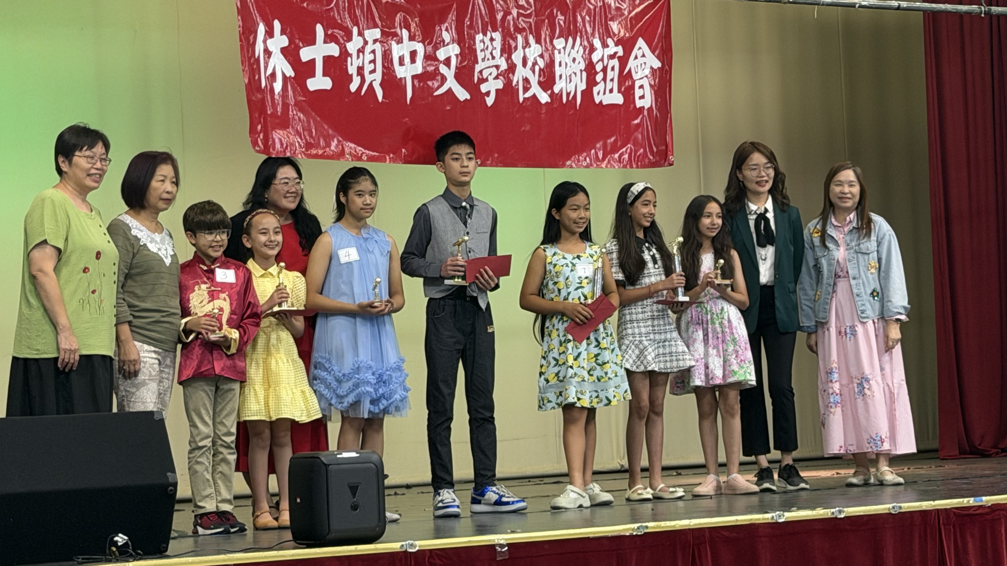 歌唱比賽中級組頒獎儀式